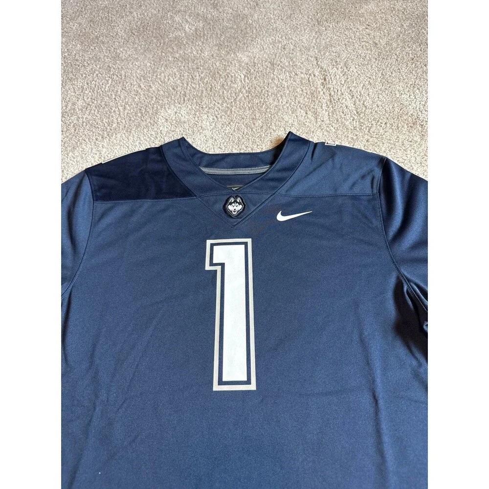 UConn Huskies Nike NWT Youth Football Jersey Size Large